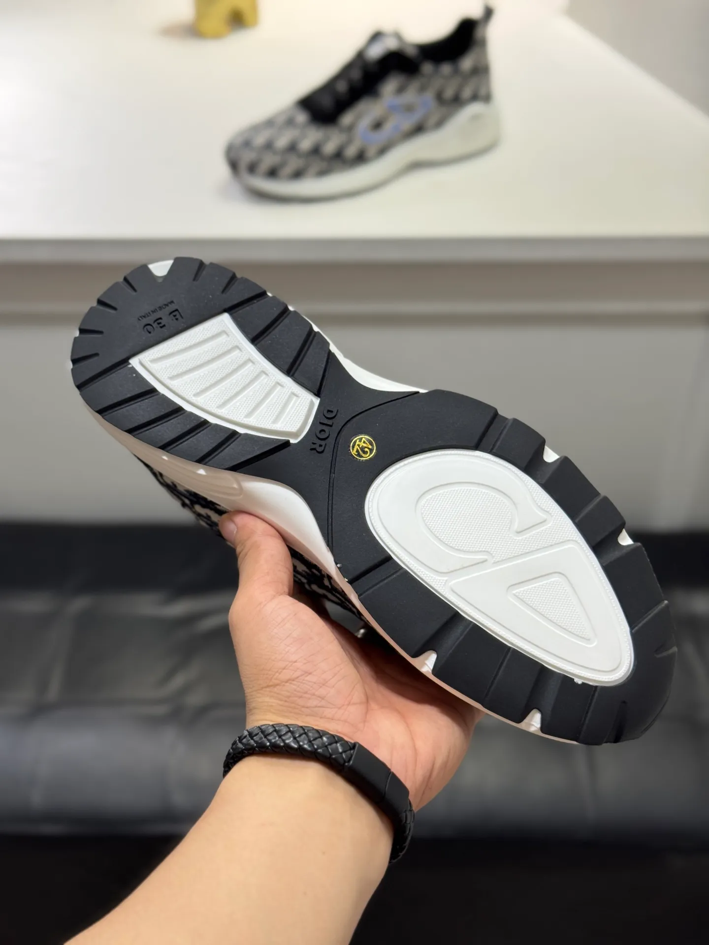 Men's shoes 💰420 [New style] 🏵️🏵️Original quality! Dior🔥Christan Dior (Dior) hot style [new style]⚠⚠️Top purchasing agent🔍🔍Men's HK counters are on sale simultaneously. Sole: The original sole is specially provided by the original factory. The exclusive movable molded sole is super comfortable. The original factory follows the order. 🔍🔍The high-quality multi-color splicing design is exquisite and unique, with canvas upper and mesh lining💪Details determine the quality. We only make shoes with care. You can go in and out of the counter at will. Welcome to compare🇮🇹Size: 38-44 (45 customized)